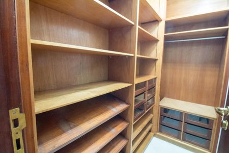 Casa à venda com 447m², 4 quartos e 2 vagasCloset da Suíte 4