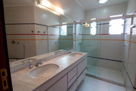 Casa à venda com 447m², 4 quartos e 2 vagasBanheiro Social