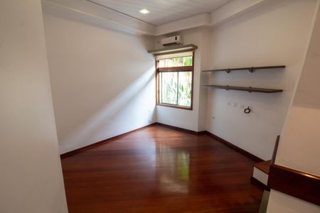 Casa à venda com 447m², 4 quartos e 2 vagasSala da Lareira