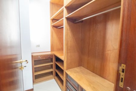 Casa à venda com 447m², 4 quartos e 2 vagasCloset da Suíte 4
