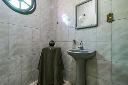 Casa à venda com 300m², 6 quartos e 8 vagasBanheiro 01