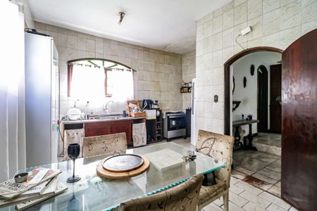 Casa à venda com 300m², 6 quartos e 8 vagasCozinha