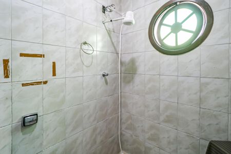 Casa à venda com 300m², 6 quartos e 8 vagasBanheiro 01