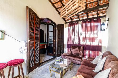 Casa à venda com 300m², 6 quartos e 8 vagasQuarto 01 - Varanda