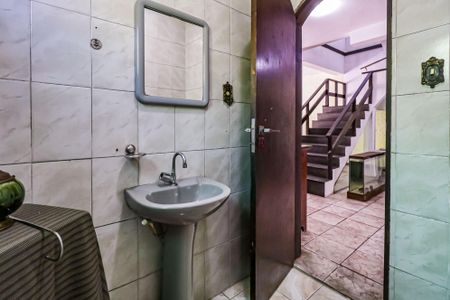 Casa à venda com 300m², 6 quartos e 8 vagasBanheiro 01