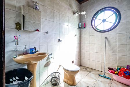 Casa à venda com 300m², 6 quartos e 8 vagasBanheiro 02