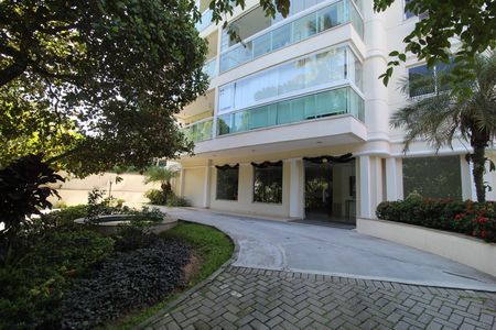 Apartamento para alugar com 70m², 2 quartos e 1 vagaFachada