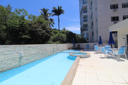 Apartamento para alugar com 70m², 2 quartos e 1 vagaÁrea comum - Piscina
