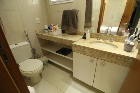 Apartamento para alugar com 70m², 2 quartos e 1 vagaBanheiro da suíte