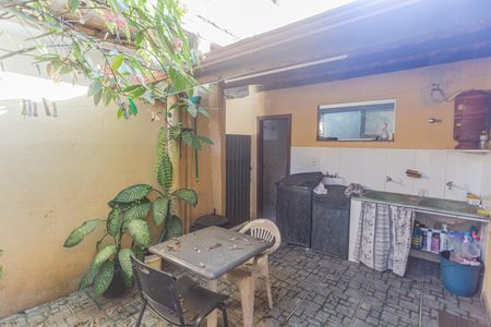 Casa à venda com 396m², 6 quartos e 2 vagas Casa à venda com 396m², 6 quartos e 2 vagasQuintal/Área de Serviço 1