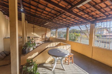 Casa à venda com 396m², 6 quartos e 2 vagas Casa à venda com 396m², 6 quartos e 2 vagasÁrea Externa