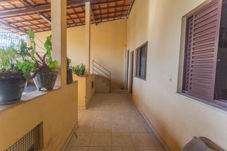 Casa à venda com 396m², 6 quartos e 2 vagas Casa à venda com 396m², 6 quartos e 2 vagasEntrada