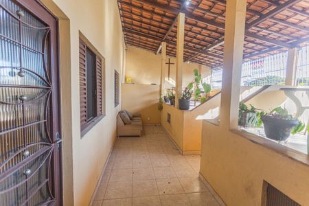 Casa à venda com 396m², 6 quartos e 2 vagas Casa à venda com 396m², 6 quartos e 2 vagasEntrada