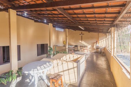 Casa à venda com 396m², 6 quartos e 2 vagas Casa à venda com 396m², 6 quartos e 2 vagasÁrea Externa