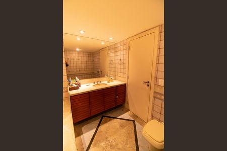 Apartamento à venda com 400m², 4 quartos e 2 vagasBanheiro da Suíte 3