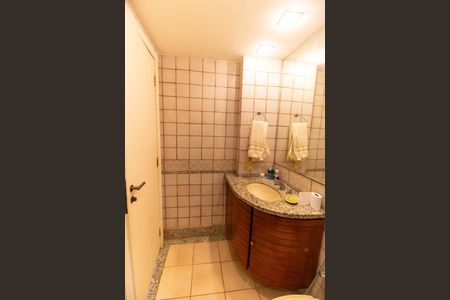 Apartamento à venda com 400m², 4 quartos e 2 vagasBanheiro da Suíte 1