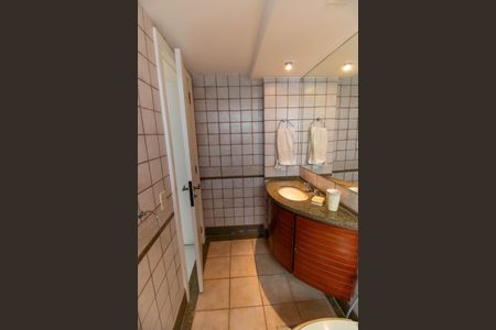 Apartamento à venda com 400m², 4 quartos e 2 vagasBanheiro da Suíte 2