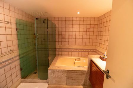 Apartamento à venda com 400m², 4 quartos e 2 vagasBanheiro da Suíte 3