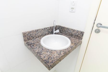 Apartamento à venda com 47m², 2 quartos e sem vaga Apartamento à venda com 47m², 2 quartos e sem vagaBanheiro