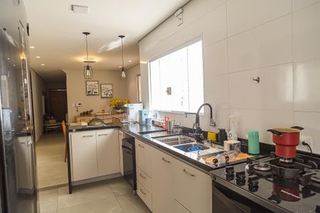 Casa à venda com 150m², 3 quartos e 2 vagas Casa à venda com 150m², 3 quartos e 2 vagasCozinha