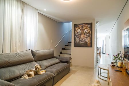 Casa à venda com 150m², 3 quartos e 2 vagas Casa à venda com 150m², 3 quartos e 2 vagasSala