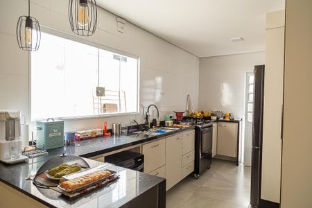 Casa à venda com 150m², 3 quartos e 2 vagas Casa à venda com 150m², 3 quartos e 2 vagasCozinha