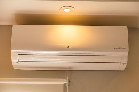 Casa à venda com 150m², 3 quartos e 2 vagas Casa à venda com 150m², 3 quartos e 2 vagasSuíte