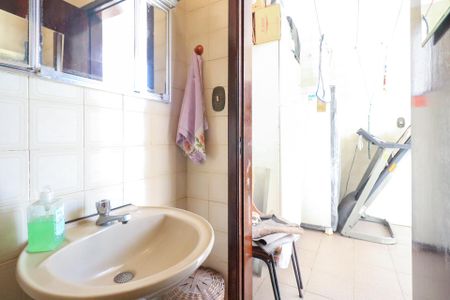 Casa à venda com 164m², 2 quartos e 5 vagasBanheiro de Serviço