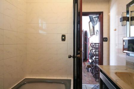 Casa à venda com 164m², 2 quartos e 5 vagasBanheiro da Suíte 2