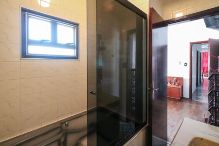 Casa à venda com 164m², 2 quartos e 5 vagasBanheiro da Suíte 2