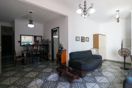 Casa à venda com 164m², 2 quartos e 5 vagasSala