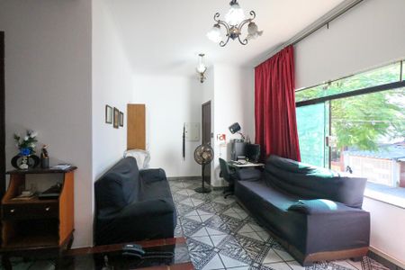 Casa à venda com 164m², 2 quartos e 5 vagasSala