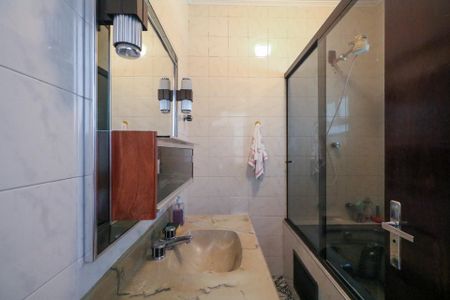 Casa à venda com 164m², 2 quartos e 5 vagasBanheiro da Suíte 2