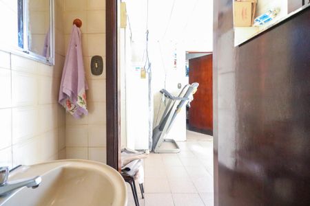 Casa à venda com 164m², 2 quartos e 5 vagasBanheiro de Serviço