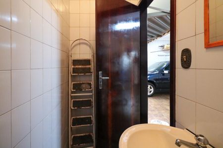 Casa à venda com 164m², 2 quartos e 5 vagasBanheiro de Serviço 2