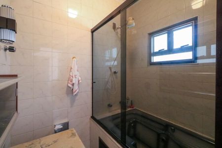 Casa à venda com 164m², 2 quartos e 5 vagasBanheiro da Suíte 2