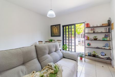 Casa à venda com 176m², 3 quartos e 2 vagas Casa à venda com 176m², 3 quartos e 2 vagasSala
