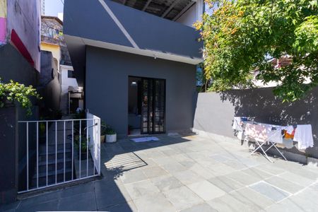 Casa à venda com 176m², 3 quartos e 2 vagas Casa à venda com 176m², 3 quartos e 2 vagasQuintal