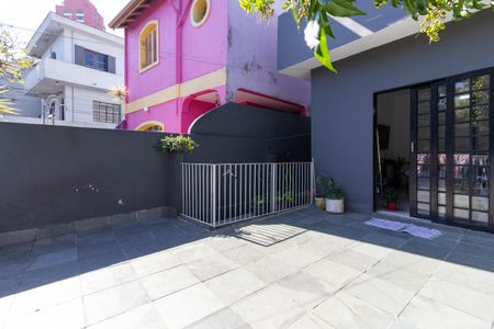 Casa à venda com 176m², 3 quartos e 2 vagas Casa à venda com 176m², 3 quartos e 2 vagasQuintal