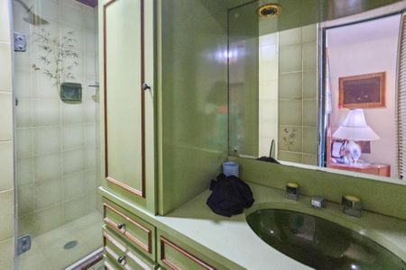 Apartamento para alugar com 144m², 3 quartos e 1 vaga Apartamento para alugar com 144m², 3 quartos e 1 vagaBanheiro da Suíte