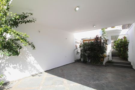 Casa à venda com 140m², 2 quartos e 2 vagas Casa à venda com 140m², 2 quartos e 2 vagasGaragem