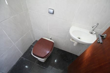 Casa à venda com 140m², 2 quartos e 2 vagas Casa à venda com 140m², 2 quartos e 2 vagasLavabo