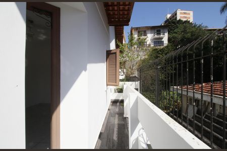 Casa à venda com 140m², 2 quartos e 2 vagas Casa à venda com 140m², 2 quartos e 2 vagasVaranda Suíte