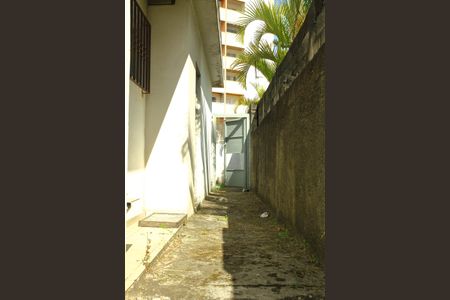 Casa à venda com 65m², 2 quartos e 2 vagasCorredor lateral