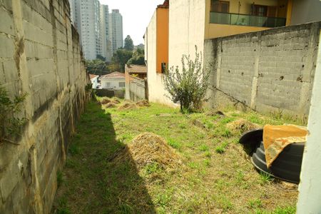 Casa à venda com 65m², 2 quartos e 2 vagasTerreno - Fundos