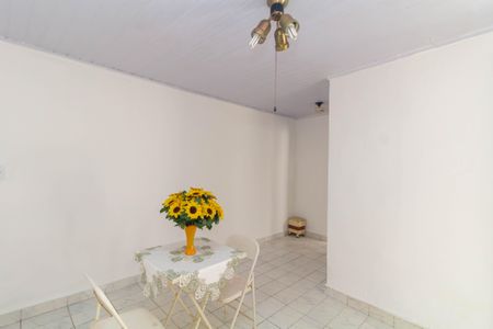 Casa à venda com 180m², 2 quartos e 1 vaga Casa à venda com 180m², 2 quartos e 1 vagaCozinha Casa 1