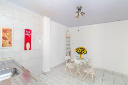 Casa à venda com 180m², 2 quartos e 1 vaga Casa à venda com 180m², 2 quartos e 1 vagaCozinha Casa 1