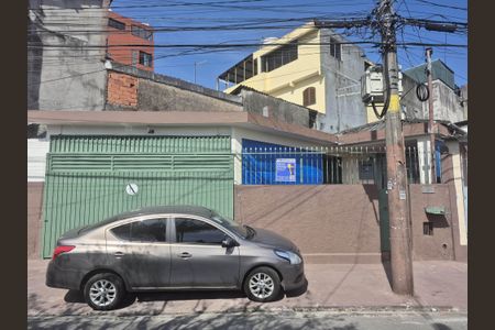 Casa à venda com 180m², 2 quartos e 1 vaga Casa à venda com 180m², 2 quartos e 1 vagaFachada