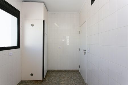 Apartamento à venda com 244m², 4 quartos e 3 vagas Apartamento à venda com 244m², 4 quartos e 3 vagasÁrea de Serviço