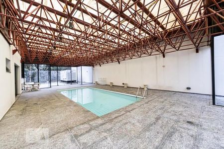 Apartamento à venda com 244m², 4 quartos e 3 vagas Apartamento à venda com 244m², 4 quartos e 3 vagasÁrea comum - Piscina
